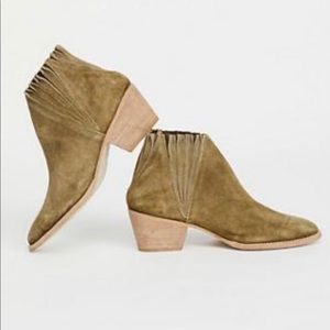New Faryl Robin | Trill Ruffle Top Ankle Bootie